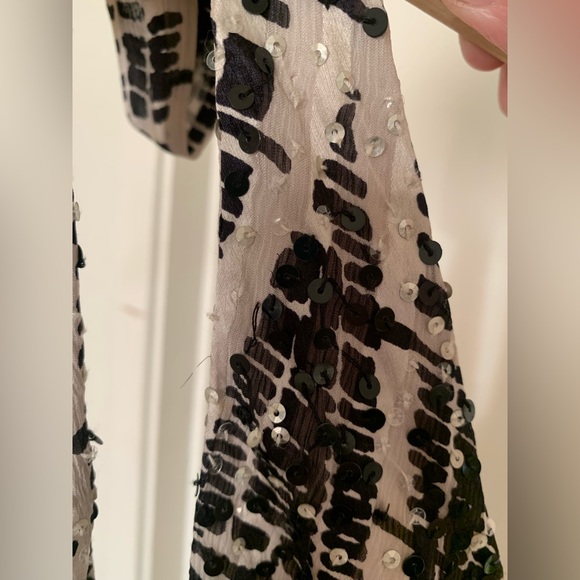 BCBG MAX AZRIA Silk Woven Gown in
Vapor Comb - Picture 4 of 10